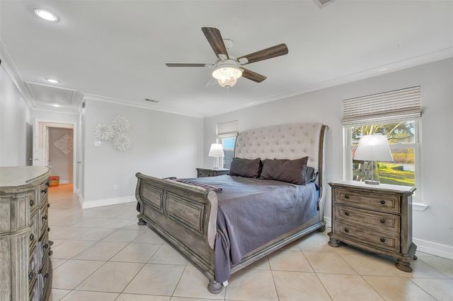 2211 Bayou Drive, League City, TX 77573