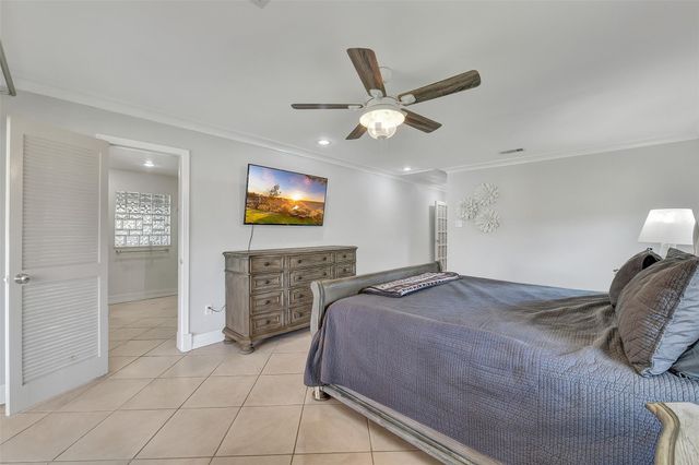 2211 Bayou Drive, League City, TX 77573