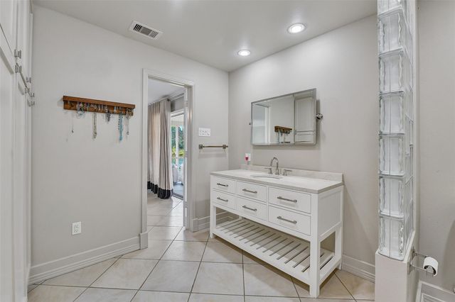 2211 Bayou Drive, League City, TX 77573