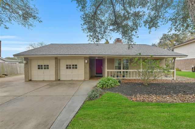 2211 Bayou Drive, League City, TX 77573