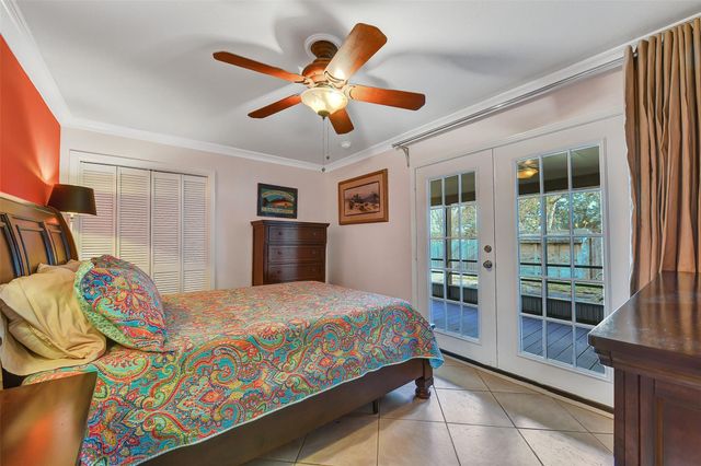 2211 Bayou Drive, League City, TX 77573