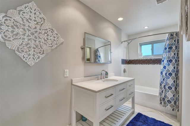 2211 Bayou Drive, League City, TX 77573