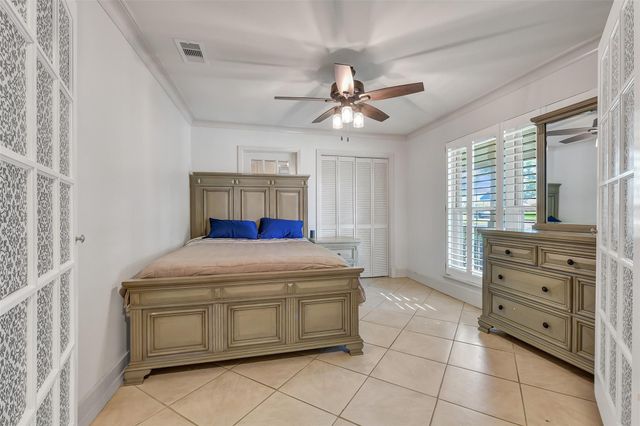 2211 Bayou Drive, League City, TX 77573