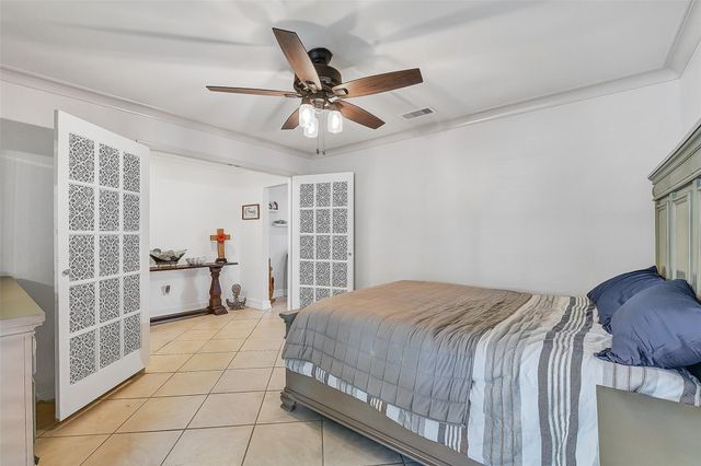 2211 Bayou Drive, League City, TX 77573