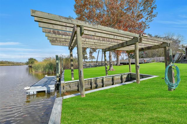 2211 Bayou Drive, League City, TX 77573