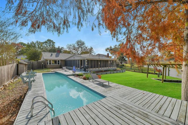 2211 Bayou Drive, League City, TX 77573