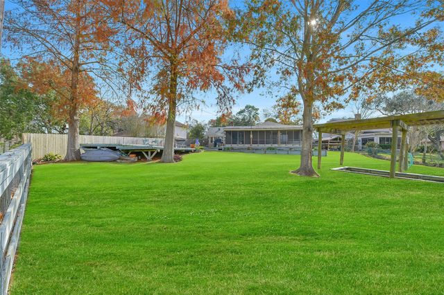 2211 Bayou Drive, League City, TX 77573