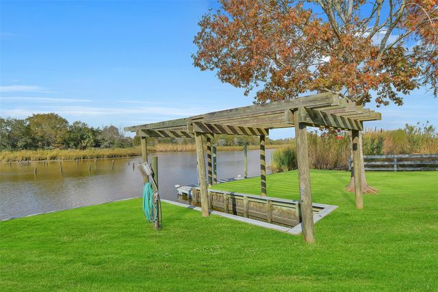 2211 Bayou Drive, League City, TX 77573