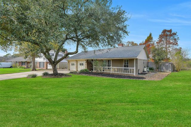 2211 Bayou Drive, League City, TX 77573