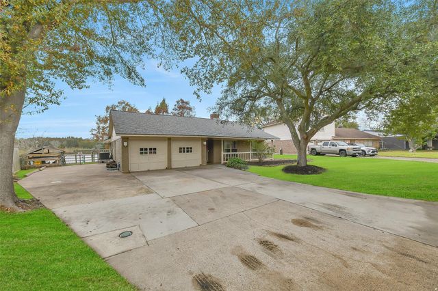 2211 Bayou Drive, League City, TX 77573