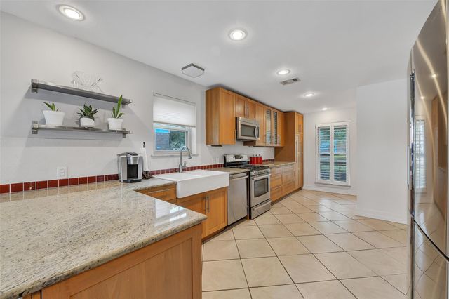 2211 Bayou Drive, League City, TX 77573