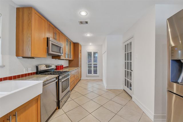 2211 Bayou Drive, League City, TX 77573