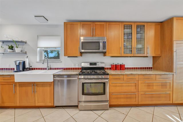 2211 Bayou Drive, League City, TX 77573