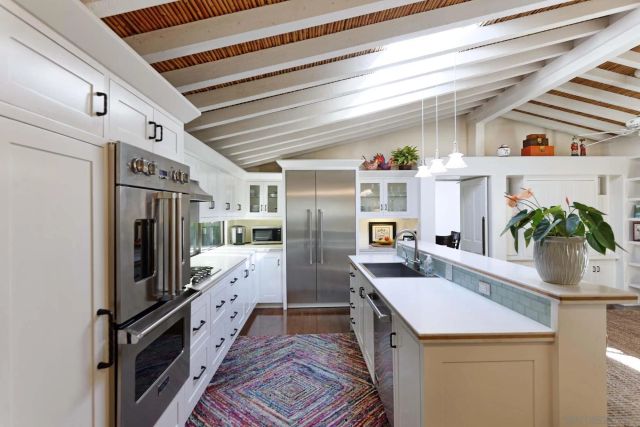 7733 Whitefield, La Jolla, CA 92037