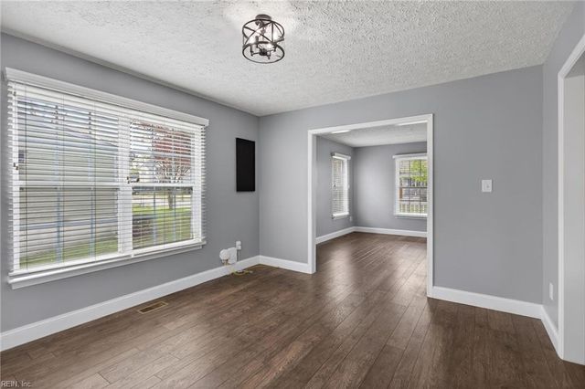 7512 Hughart ST, Norfolk, VA 23505