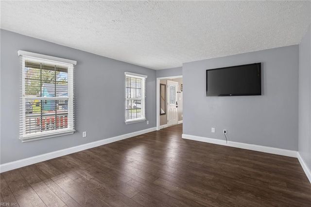 7512 Hughart ST, Norfolk, VA 23505