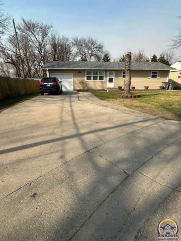 1302 Goura Pl, Emporia, KS 66801