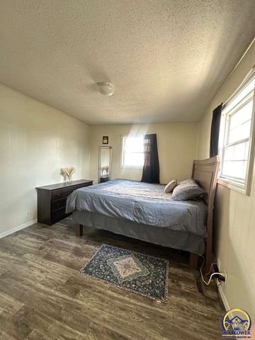 1302 Goura Pl, Emporia, KS 66801