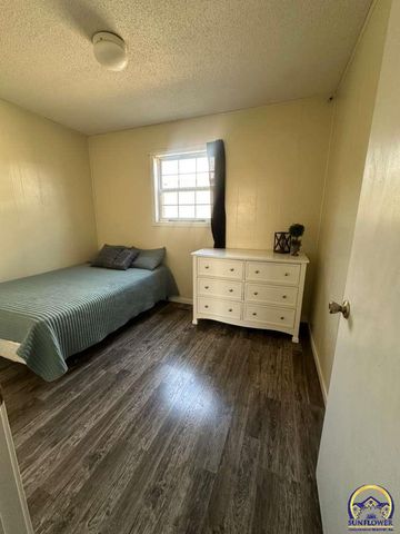 1302 Goura Pl, Emporia, KS 66801