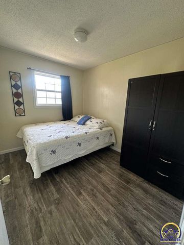 1302 Goura Pl, Emporia, KS 66801