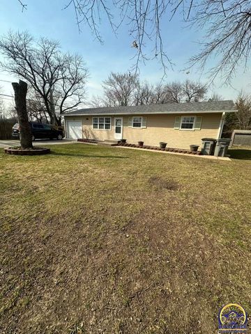 1302 Goura Pl, Emporia, KS 66801