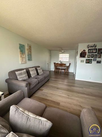 1302 Goura Pl, Emporia, KS 66801