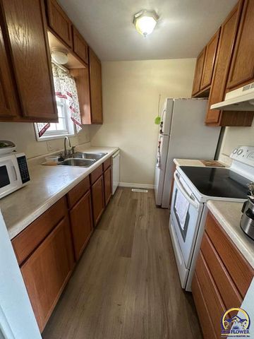 1302 Goura Pl, Emporia, KS 66801