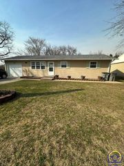 1302 Goura Pl, Emporia, KS 66801