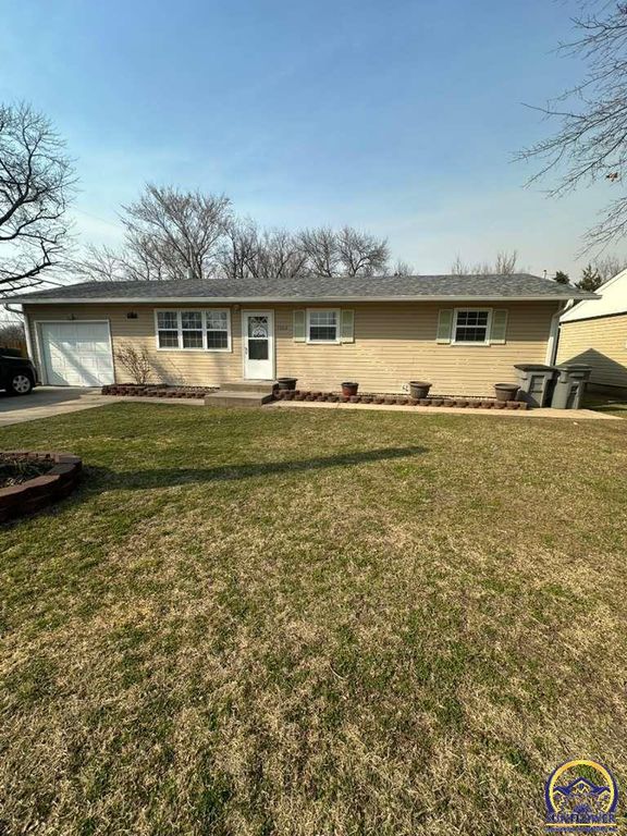 1302 Goura Pl, Emporia, KS 66801