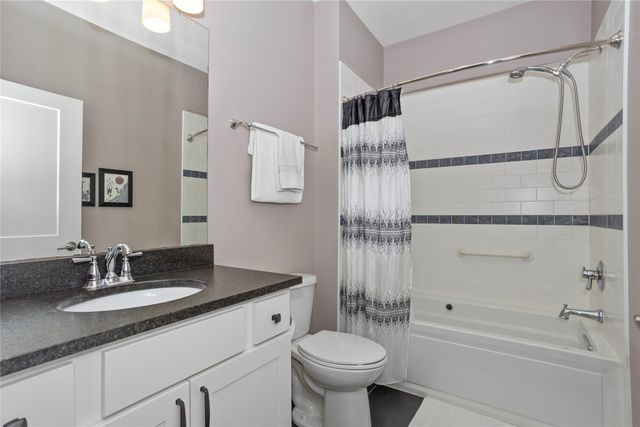 515 NE Brookshire Court, Waukee, IA 50263