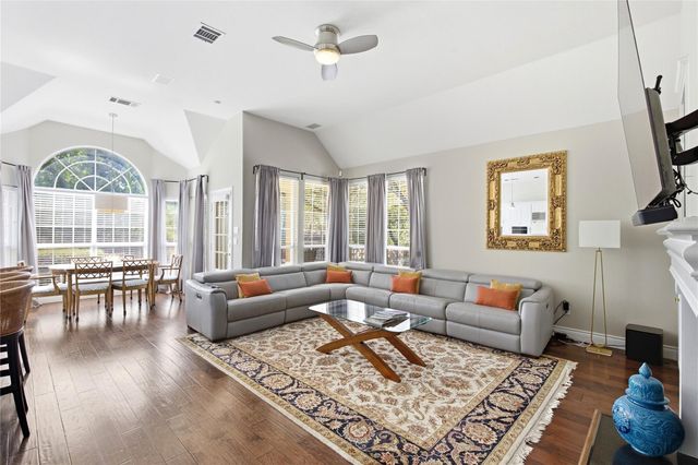 7435 Fireoak DR, Austin, TX 78759
