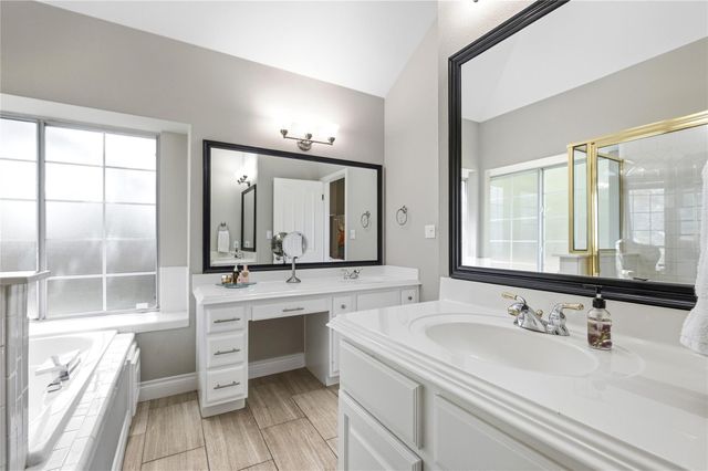 7435 Fireoak DR, Austin, TX 78759