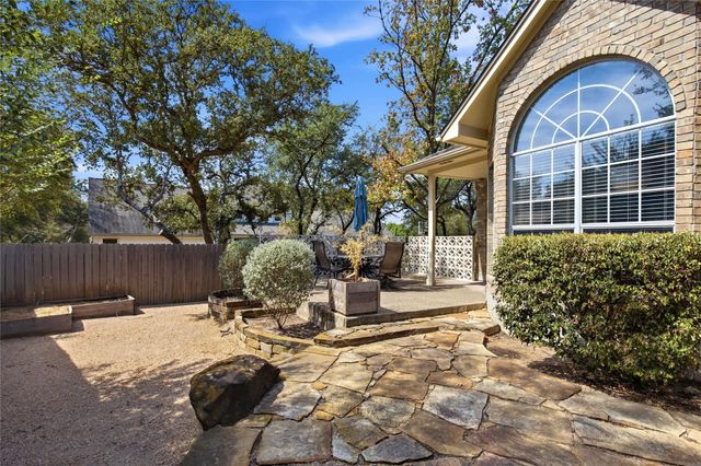7435 Fireoak DR, Austin, TX 78759
