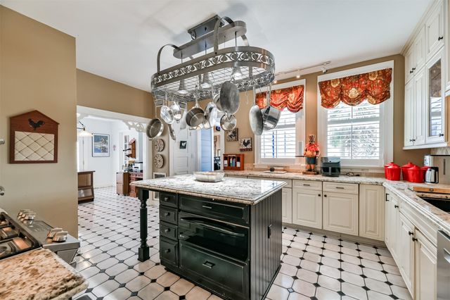 1128 Postoffice Street, Galveston, TX 77550