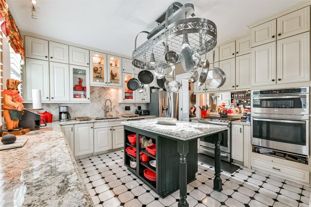 1128 Postoffice Street, Galveston, TX 77550