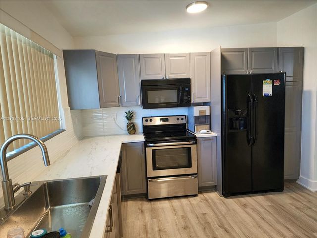 3760 NW 197th St 1, Miami Gardens, FL 33055