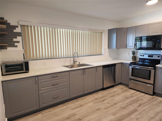 3760 NW 197th St 1, Miami Gardens, FL 33055