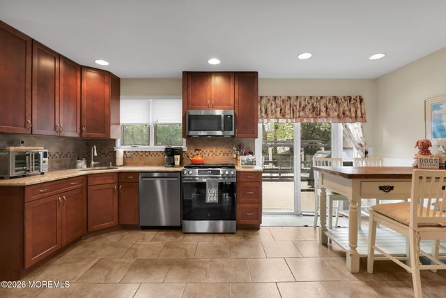 180 Central Avenue, Island Heights, NJ 08732