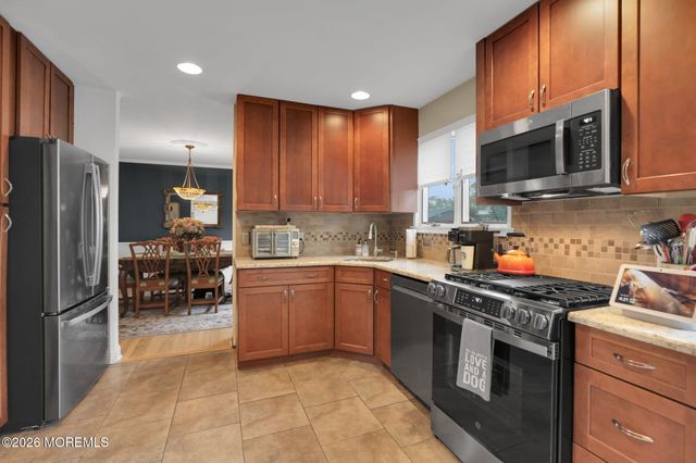 180 Central Avenue, Island Heights, NJ 08732
