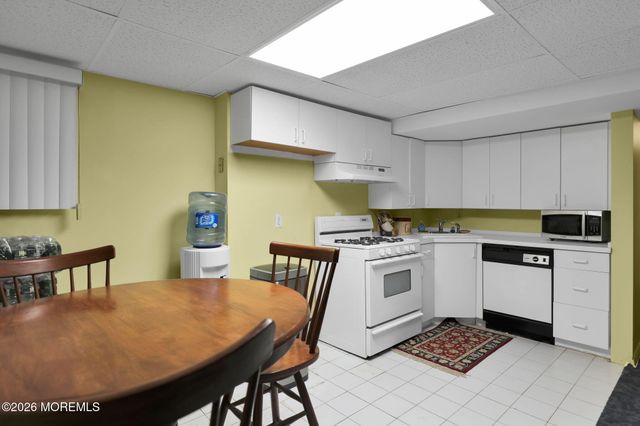180 Central Avenue, Island Heights, NJ 08732