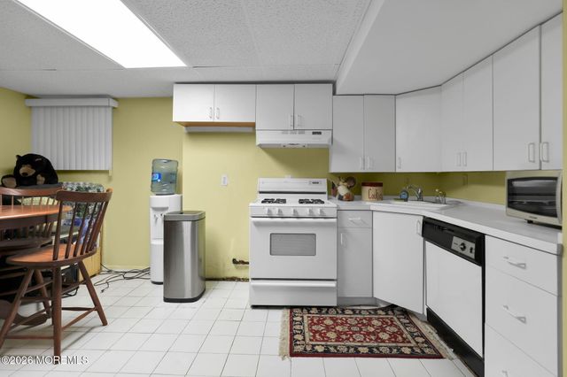 180 Central Avenue, Island Heights, NJ 08732