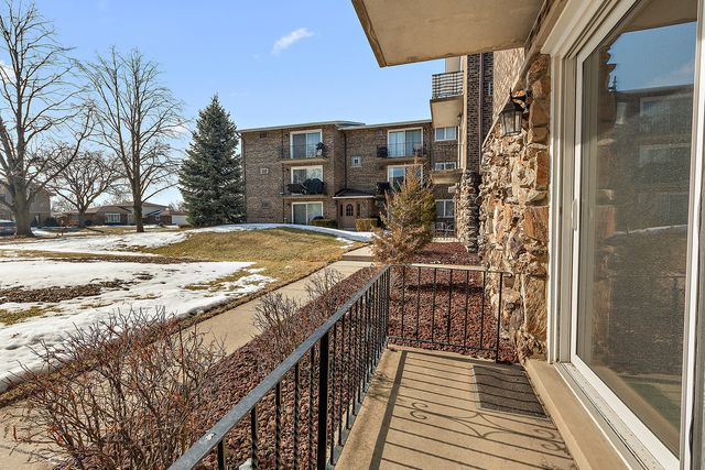 8932 W 140th Street 1A, Orland Park, IL 60462