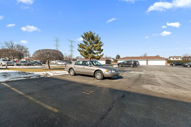 8932 W 140th Street 1A, Orland Park, IL 60462