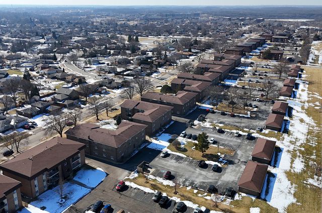 8932 W 140th Street 1A, Orland Park, IL 60462