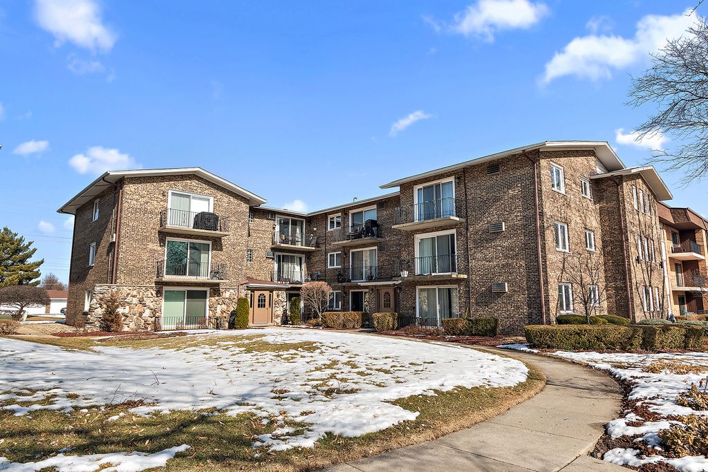 8932 W 140th Street 1A, Orland Park, IL 60462