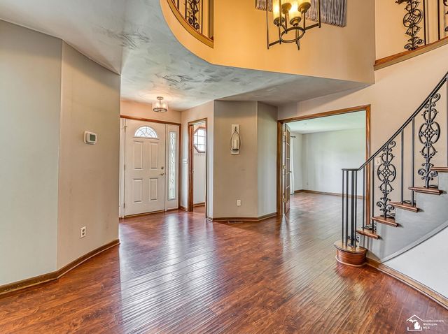 1060 Hollywood Drive, Monroe, MI 48162