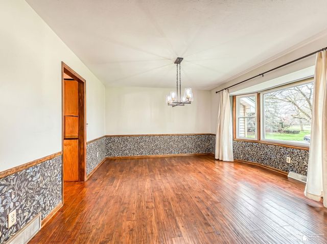 1060 Hollywood Drive, Monroe, MI 48162
