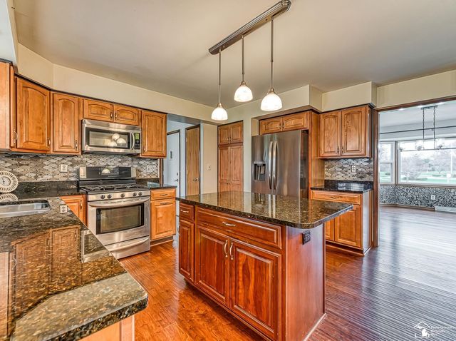 1060 Hollywood Drive, Monroe, MI 48162