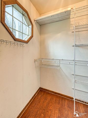 1060 Hollywood Drive, Monroe, MI 48162