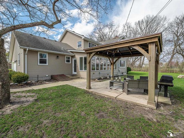 1060 Hollywood Drive, Monroe, MI 48162